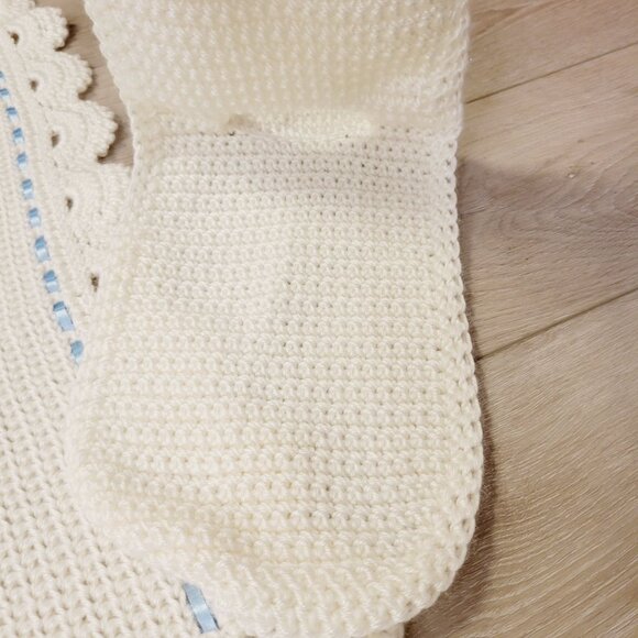 Vtg White Crocheted Baby Blanket & Hat Set Scalloped Edge & Blue Ribbon Trim - Picture 5 of 10